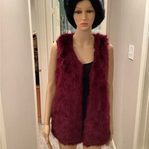 DECREE Burgundy Open Front Faux Fur Vest Size Medium